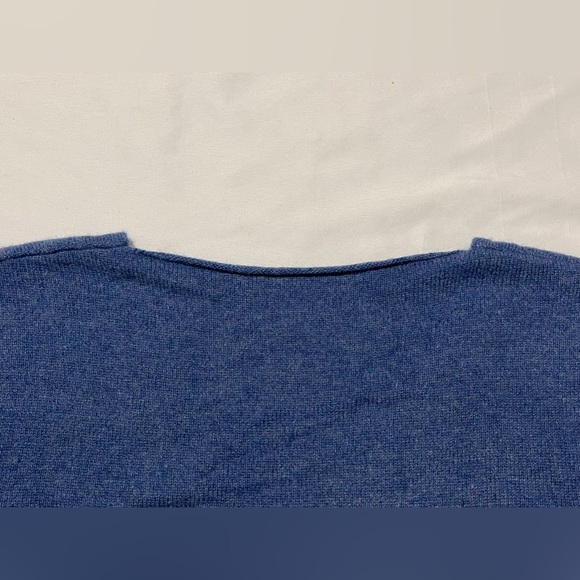 100% Cashmere V-Neck Sweater with Side Split - Picture 5 of 9